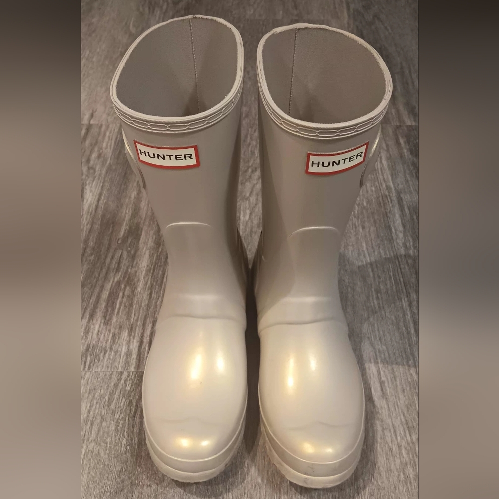 HUNTER RAIN BOOT US 6, UK 4 Women's Original Nebula Cream/Gold Iridescent MID